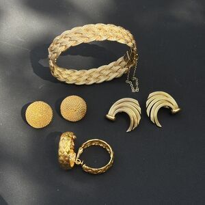 Vintage Napier Woven Mesh Bracelet Lot 4 Gold Tone Earrings